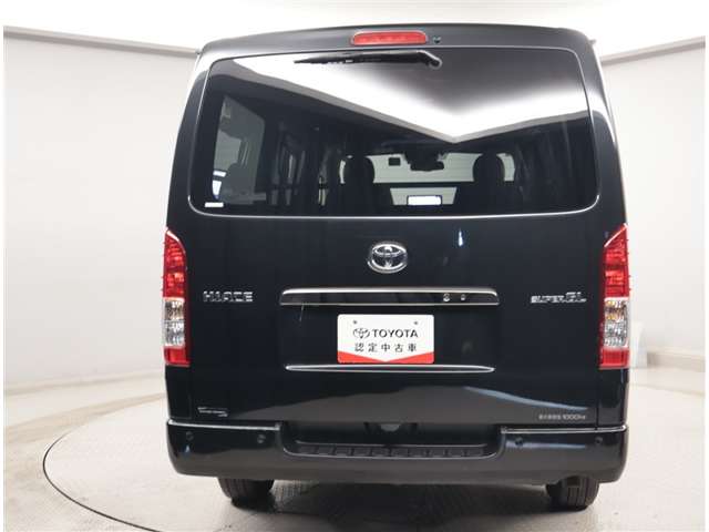 Toyota Hiace Van 4