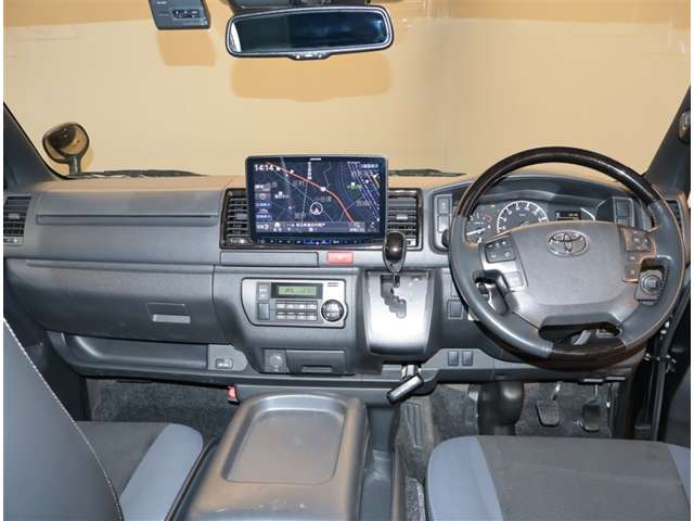 Toyota Hiace Van 5