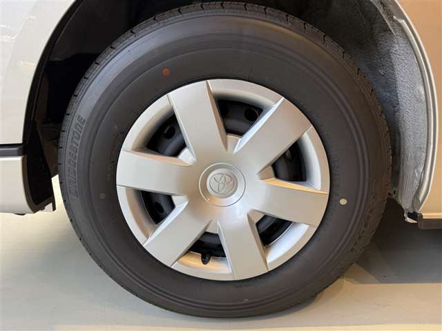 Toyota Hiace Van 4