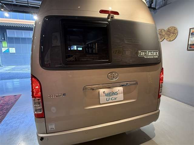 Toyota Hiace Van 6