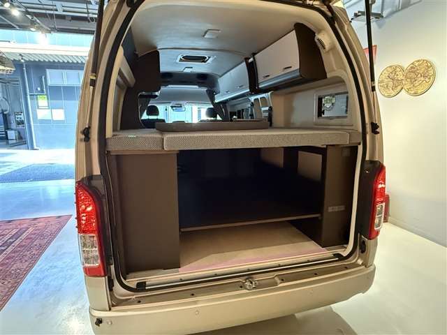 Toyota Hiace Van 7