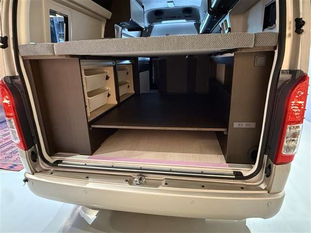Toyota Hiace Van 8