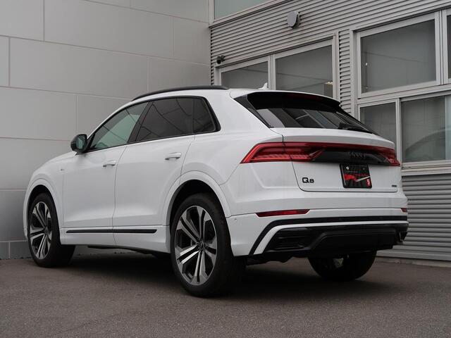 Audi Q8 4