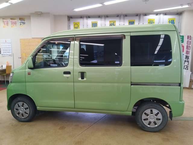 Daihatsu Hijet Cargo 6