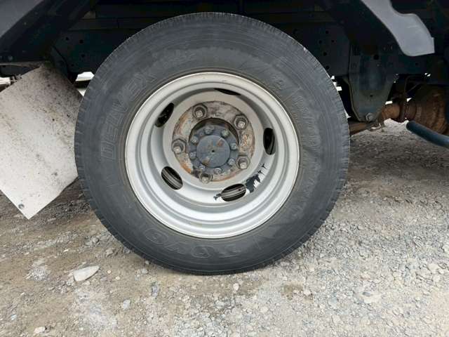 Isuzu Elf 12