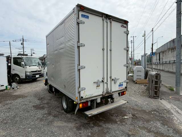 Isuzu Elf 6