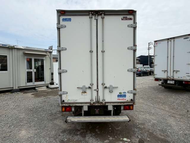Isuzu Elf 7