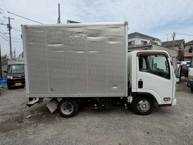 Isuzu Elf 9