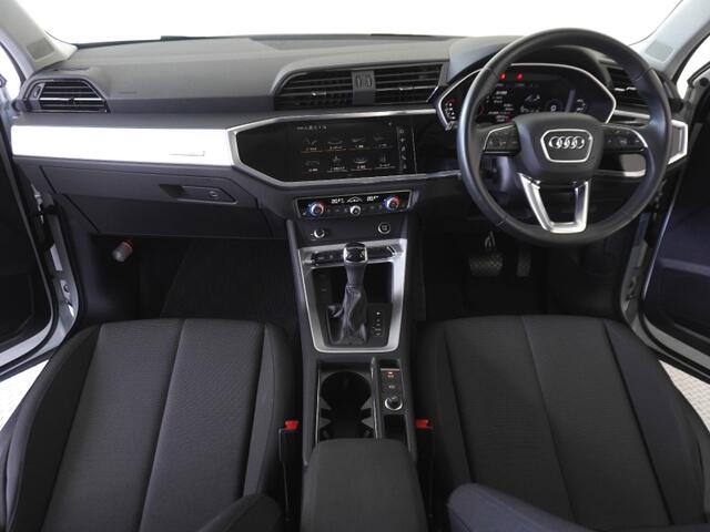 Audi Q3 8