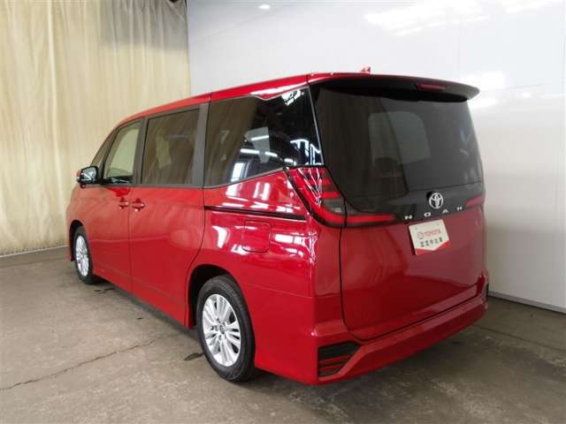 Toyota Noah 3