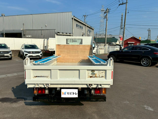 Isuzu Elf 6
