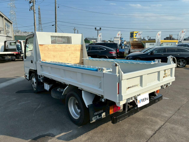 Isuzu Elf 7