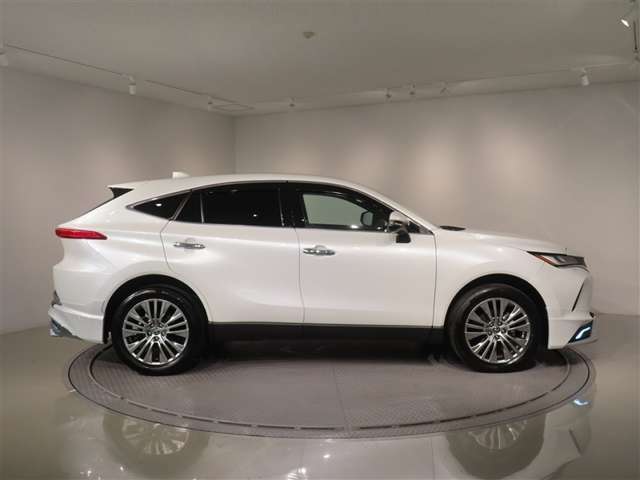 Toyota Harrier 4