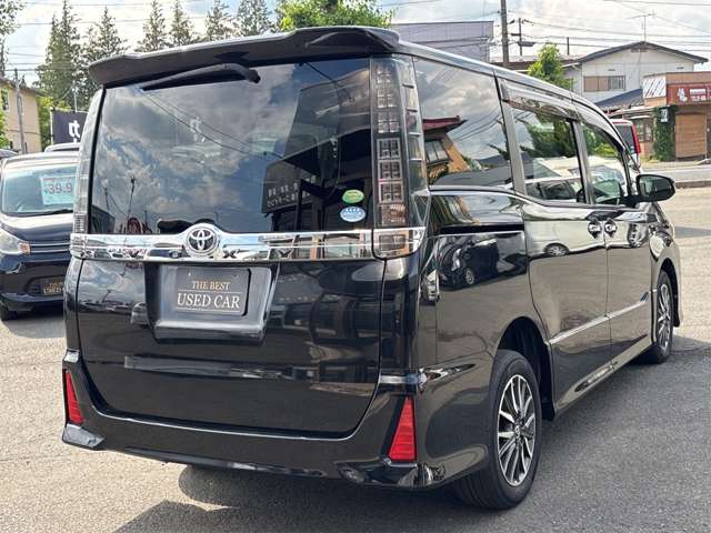 Toyota Voxy 5
