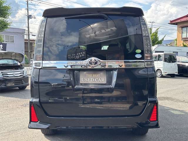 Toyota Voxy 6