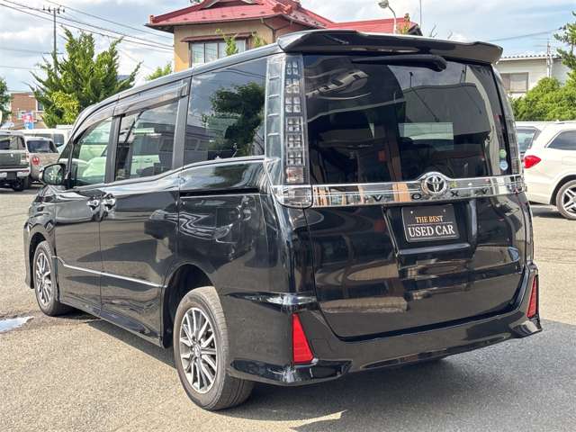 Toyota Voxy 7