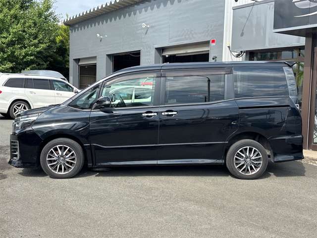 Toyota Voxy 8