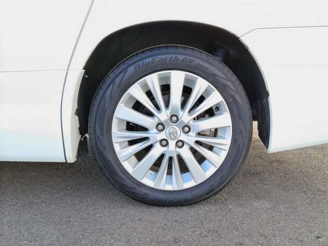 Toyota Vellfire 3