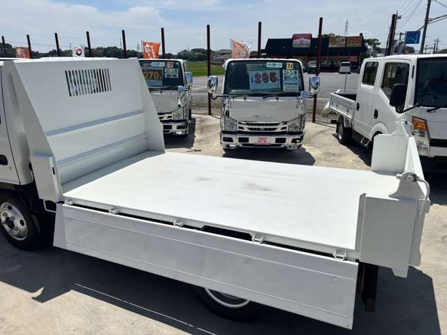 Isuzu Elf 12