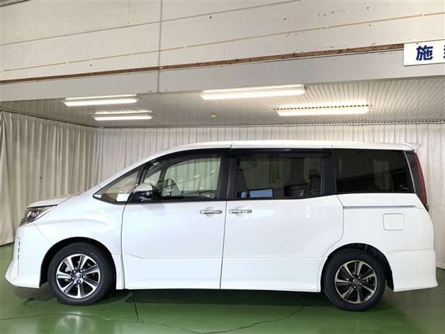 Toyota Noah 5
