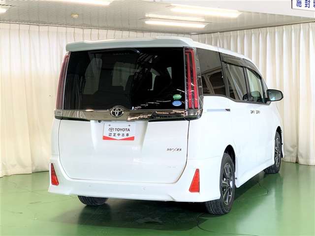 Toyota Noah 7