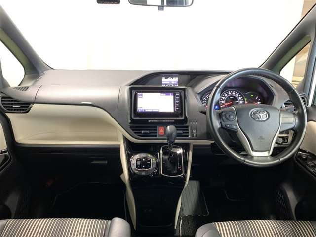 Toyota Noah 9