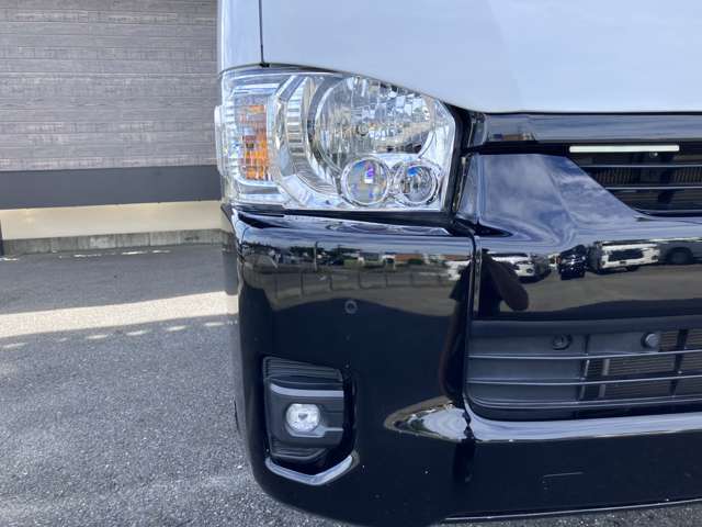 Toyota Hiace Van 12