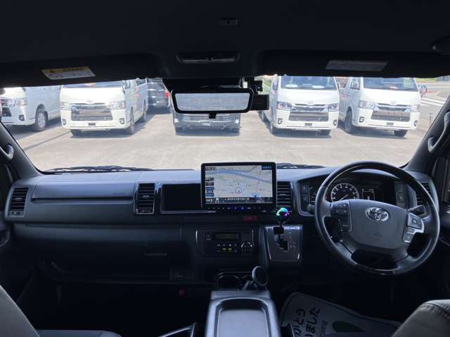 Toyota Hiace Van 13