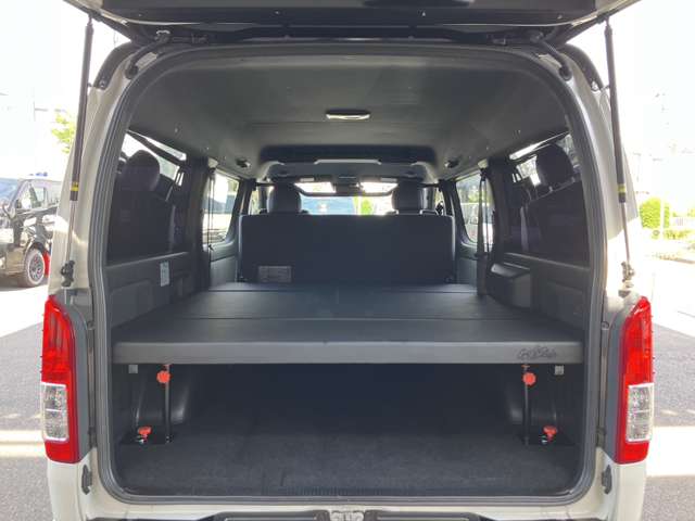 Toyota Hiace Van 6