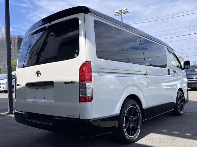 Toyota Hiace Van 9