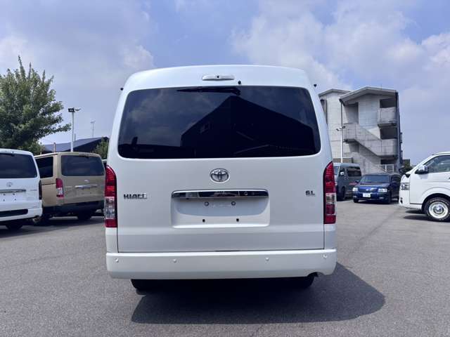 Toyota Hiace 7
