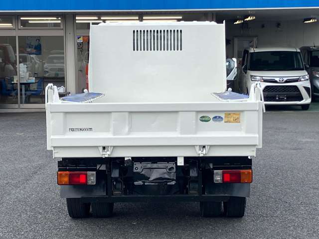 Hino Dutro 8