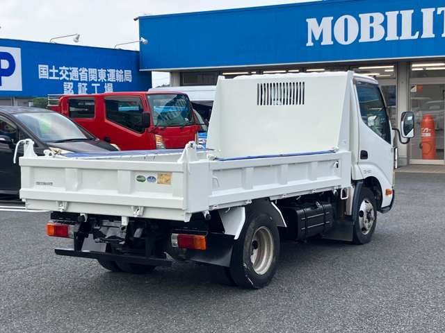 Hino Dutro 9