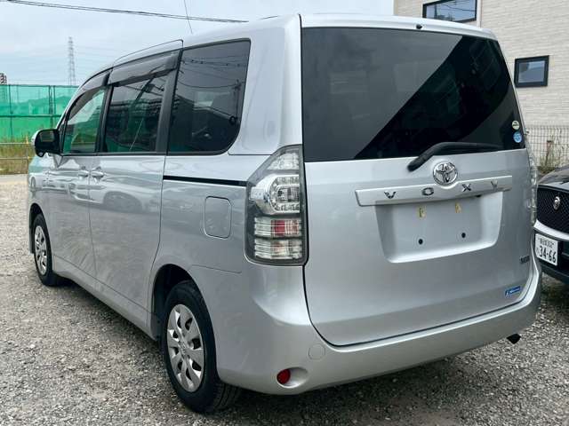 Toyota Voxy 12