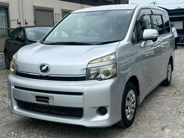 Toyota Voxy 8