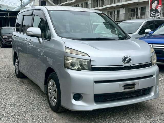 Toyota Voxy 9