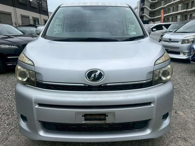 Toyota Voxy 10