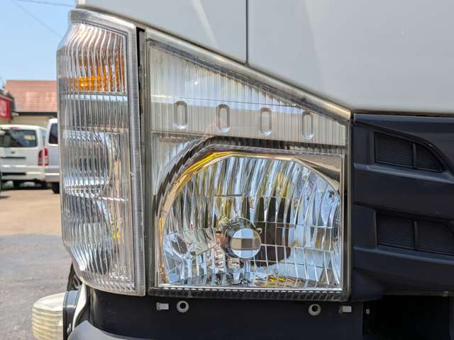 Isuzu Elf 3