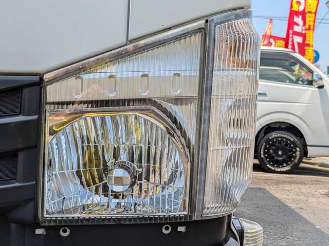 Isuzu Elf 4