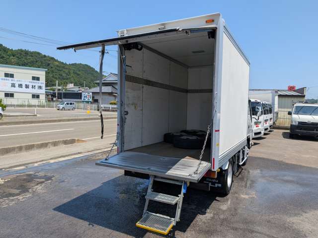 Isuzu Elf 9
