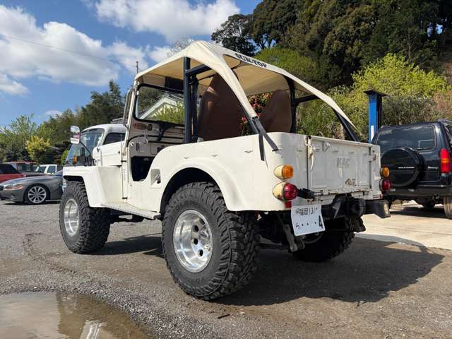 Mitsubishi Jeep 11