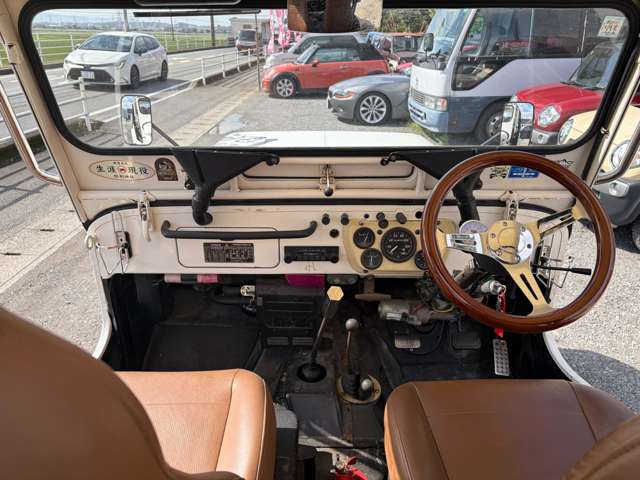 Mitsubishi Jeep 2