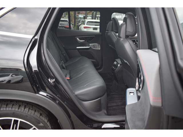 Mercedes-Benz EQE SUV 3