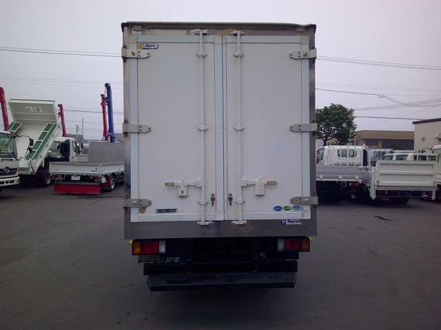 Isuzu Elf 6