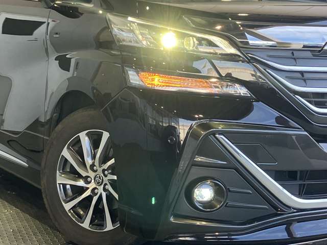 Toyota Vellfire 4