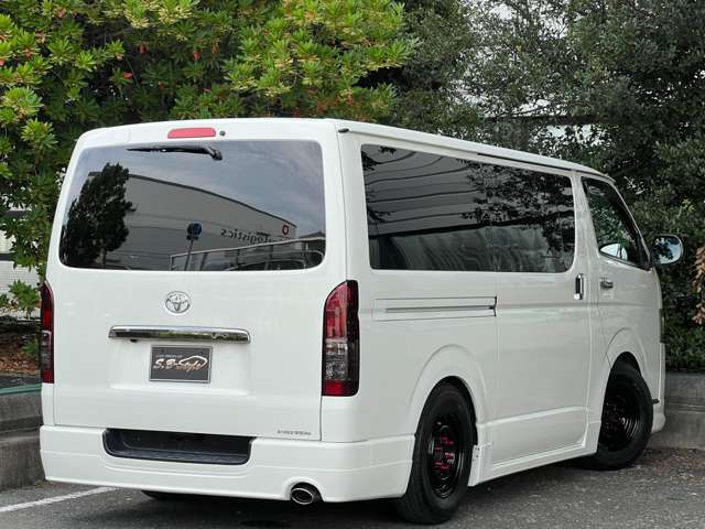 Toyota Hiace Van 11