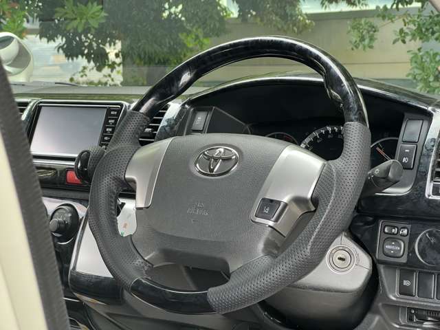 Toyota Hiace Van 5