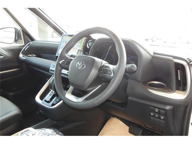 Toyota Noah 11
