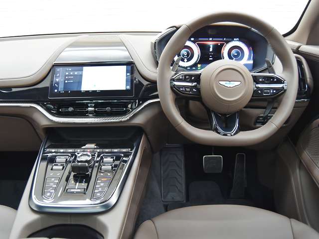 Aston Martin DBX 12