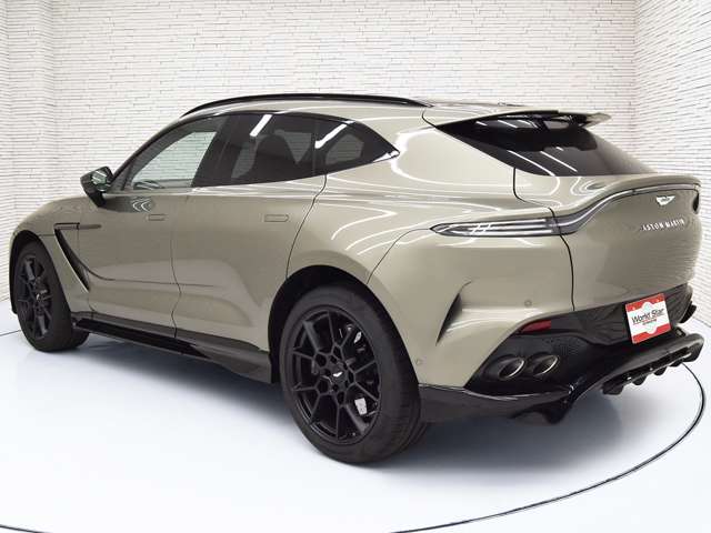 Aston Martin DBX 2
